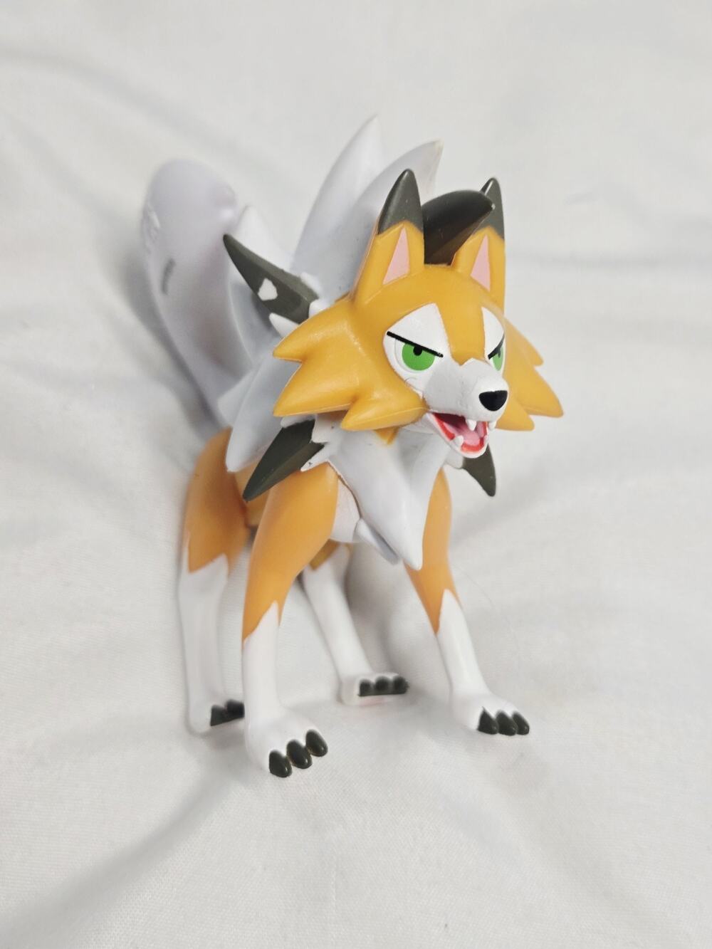 Lycanroc Dusk Form Ultra Guardians Pokemon Moncolle Figure Takara Tomy M04 3.8in